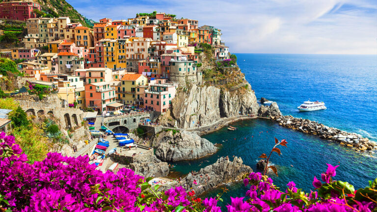 beautiful-greek-city-overlooking-the-ocean