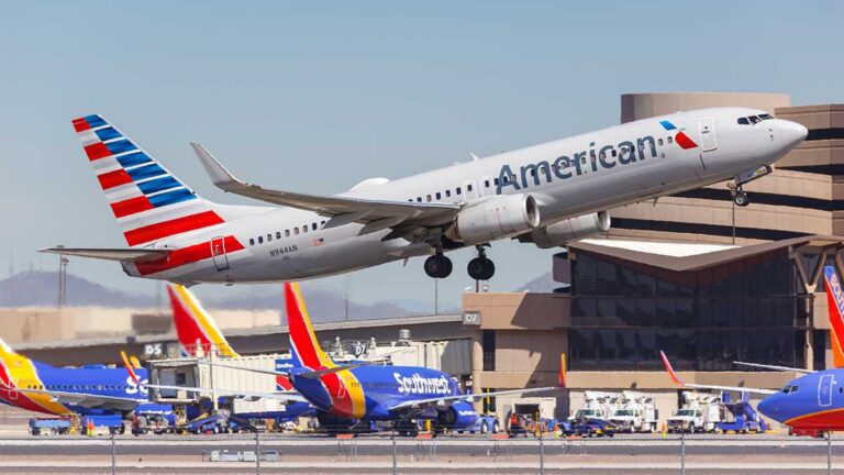 american-airlines-commercial-plane-landing-in-austin-bergstrom-international-airport