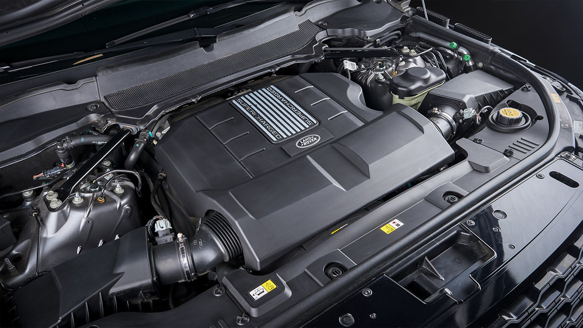 close-up-of-land-rover-velar-engine